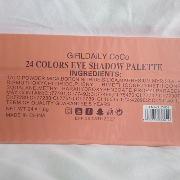 Corgi Eyeshadow Palette - Picture 9 of 9